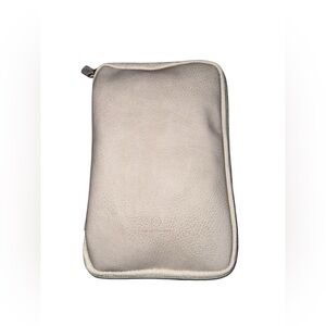 American Airlines This Is Ground Amentiy Kit White/Grey
Brand New